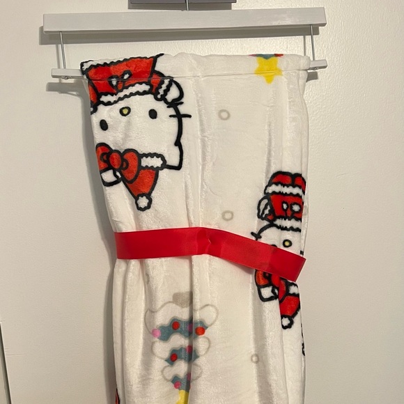 Hello Kitty Christmas Plush Throw Blanket #2 NWT 50 x 70 - Picture 2 of 2